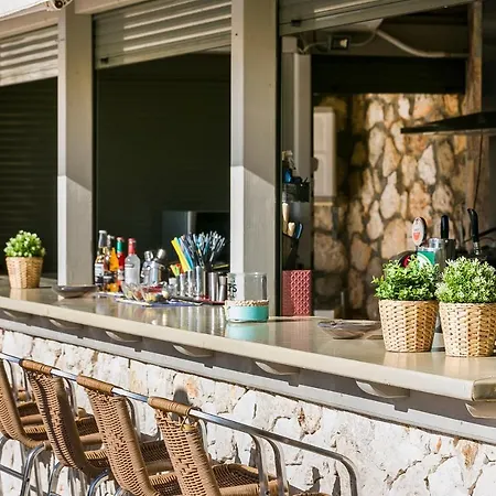 Crystal Palace - Vista Hotell *