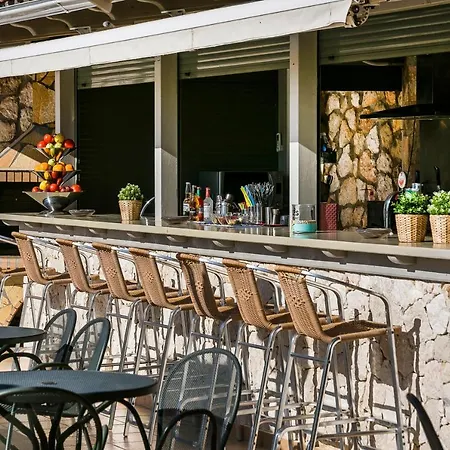 Crystal Palace - Vista Hotell *