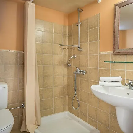 Crystal Palace - Vista Hotel